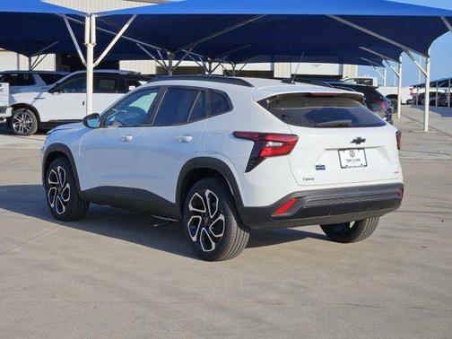 Summit White 2026 Chevrolet Trax FWD 2RS