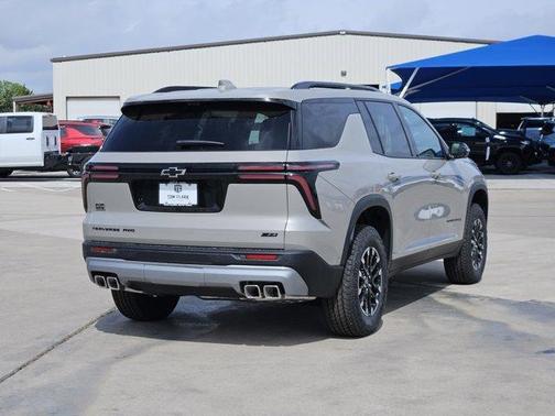Sandstone Gray 2026 Chevrolet Traverse AWD Z71