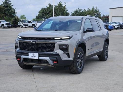 Sandstone Gray 2026 Chevrolet Traverse AWD Z71