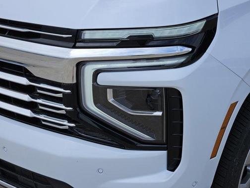 Polar White Tricoat 2026 Chevrolet Suburban Premier