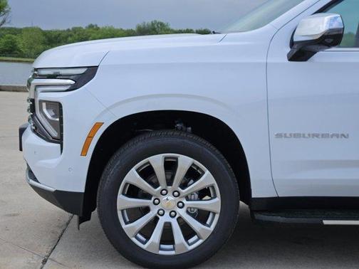 Polar White Tricoat 2026 Chevrolet Suburban Premier