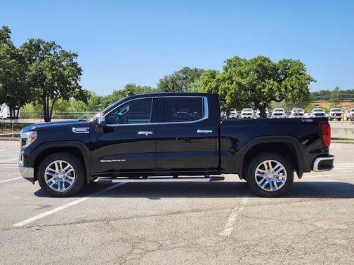 Onyx Black 2022 GMC Sierra 1500 SLT