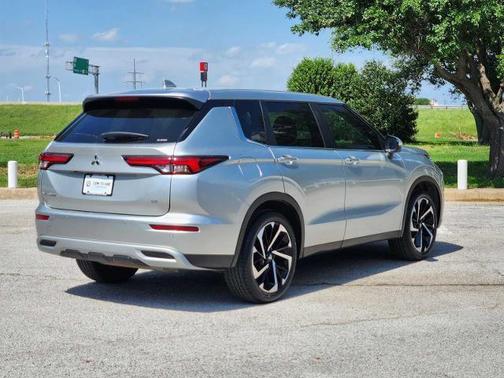 Alloy Silver Metallic 2022 Mitsubishi Outlander SE