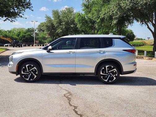 Alloy Silver Metallic 2022 Mitsubishi Outlander SE