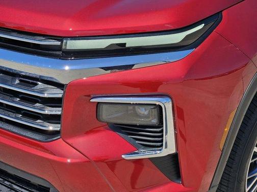 Radiant Red Tintcoat 2026 Chevrolet Traverse LT