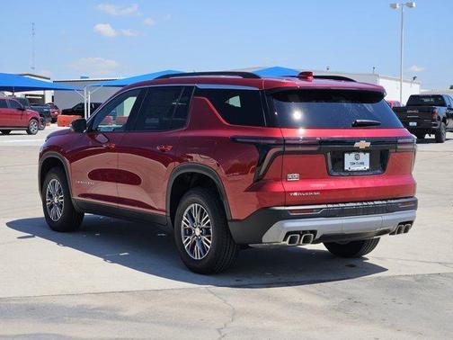 Radiant Red Tintcoat 2026 Chevrolet Traverse LT