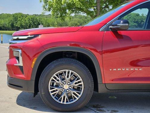 Radiant Red Tintcoat 2026 Chevrolet Traverse LT