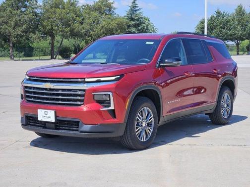 Radiant Red Tintcoat 2026 Chevrolet Traverse LT