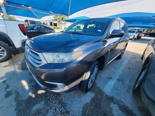 Magnetic Gray Met 2011 Toyota Highlander Limited