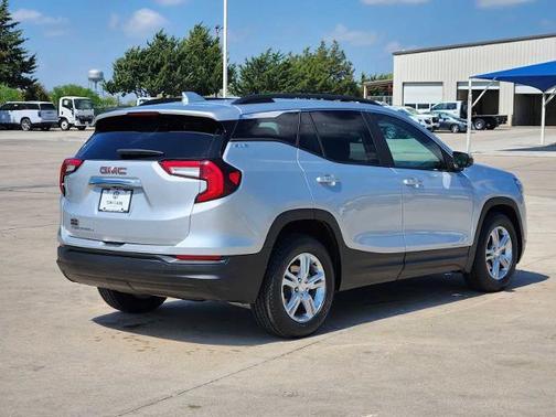 Quicksilver Metallic 2022 GMC Terrain SLE