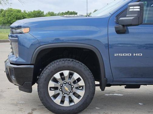 Lakeshore Blue Metallic 2026 Chevrolet Silverado 2500 Custom
