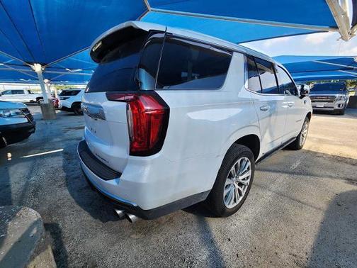 White Frost Tricoat 2021 GMC Yukon Denali