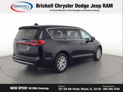 Diamond Black Crystal Pearlcoat 2024 Chrysler Pacifica Touring L