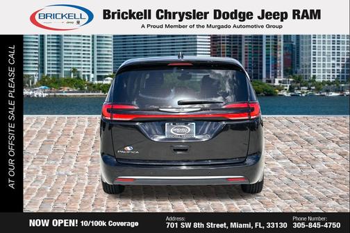 Diamond Black Crystal Pearlcoat 2024 Chrysler Pacifica Touring L