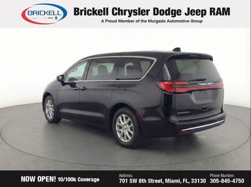 Diamond Black Crystal Pearlcoat 2024 Chrysler Pacifica Touring L