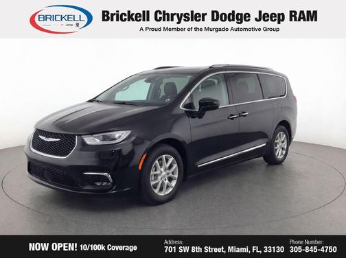 Diamond Black Crystal Pearlcoat 2024 Chrysler Pacifica Touring L