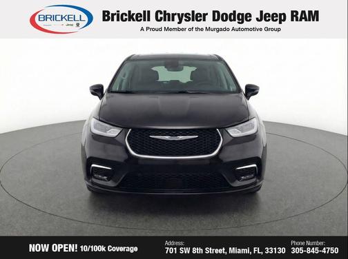 Diamond Black Crystal Pearlcoat 2024 Chrysler Pacifica Touring L