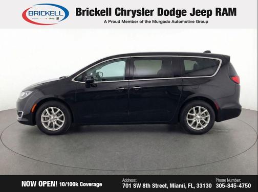 Diamond Black Crystal Pearlcoat 2024 Chrysler Pacifica Touring L