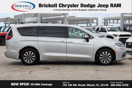 Silver Mist Clearcoat 2023 Chrysler Pacifica Hybrid Limited