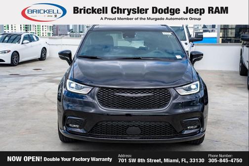 Diamond Black Crystal Pearlcoat 2026 Chrysler Pacifica L