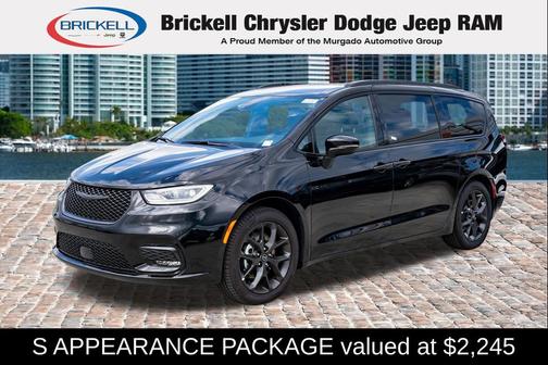 Diamond Black Crystal Pearlcoat 2026 Chrysler Pacifica L