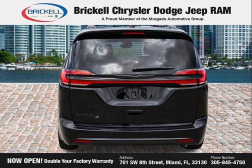 Diamond Black Crystal Pearlcoat 2026 Chrysler Pacifica L