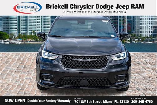 Diamond Black Crystal Pearlcoat 2026 Chrysler Pacifica L