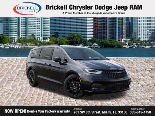 Diamond Black Crystal Pearlcoat 2026 Chrysler Pacifica L