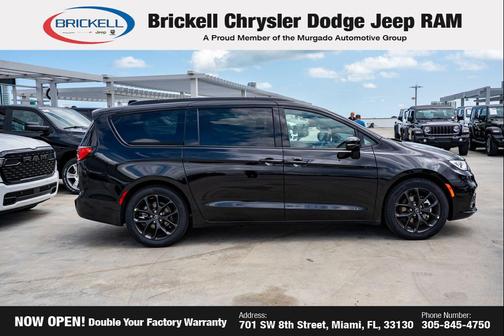 Diamond Black Crystal Pearlcoat 2026 Chrysler Pacifica L