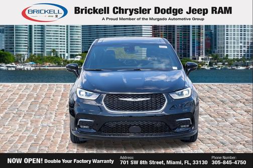 Diamond Black Crystal Pearlcoat 2026 Chrysler Pacifica L