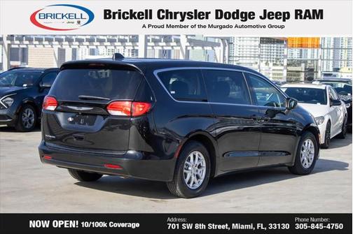 2022 Chrysler Voyager LX