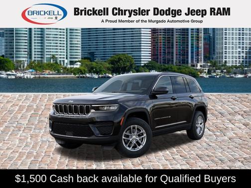 Diamond Black Crystal Pearlcoat 2026 Jeep Grand Cherokee Laredo