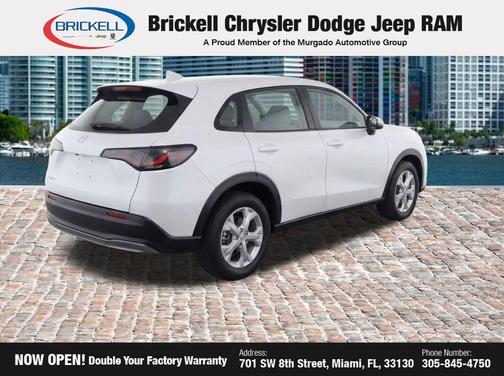 Platinum White Pearl 2023 Honda HR-V LX
