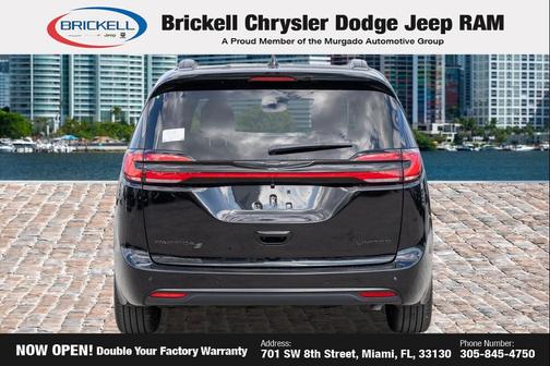 Diamond Black Crystal Pearlcoat 2026 Chrysler Pacifica Limited