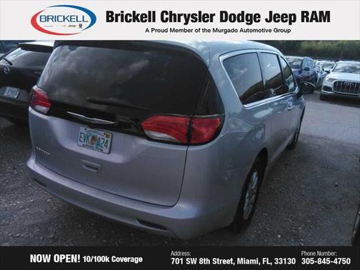 2022 Chrysler Voyager LX