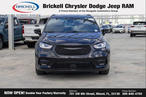 Diamond Black Crystal Pearlcoat 2026 Chrysler Pacifica L