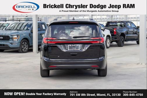 Diamond Black Crystal Pearlcoat 2026 Chrysler Pacifica L