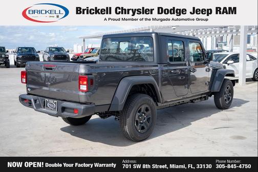 Granite Crystal Metallic Clearcoat 2026 Jeep Gladiator Sport