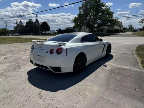 2010 Nissan GT-R Premium