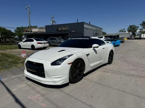 2010 Nissan GT-R Premium Coupe