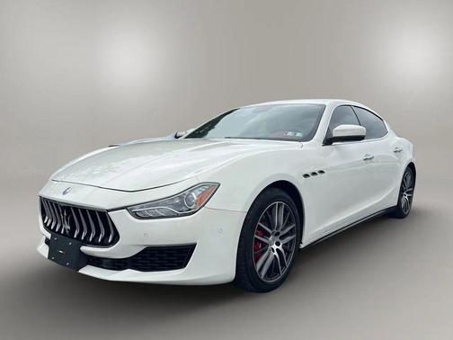 Bianco 2018 Maserati Ghibli S Q4
