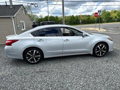 2016 Nissan Altima 2.5 SR