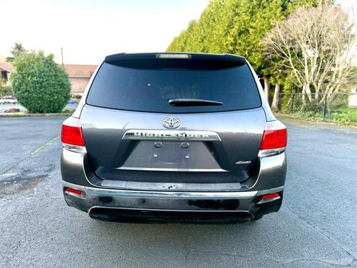 Gray 2013 Toyota Highlander Base