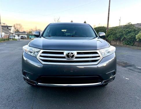 Gray 2013 Toyota Highlander Base
