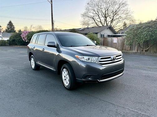 Gray 2013 Toyota Highlander Base