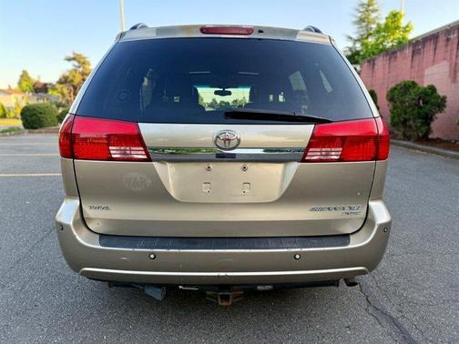Gold 2004 Toyota Sienna XLE Limited