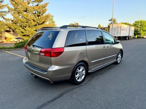 Gold 2004 Toyota Sienna XLE Limited