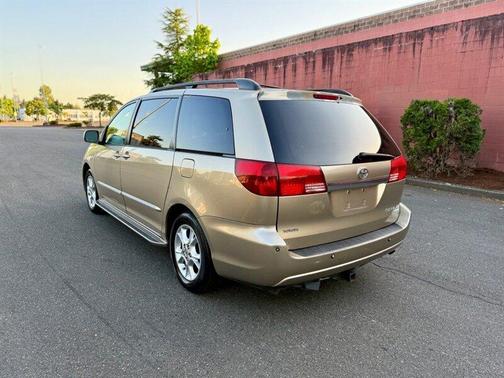 Gold 2004 Toyota Sienna XLE Limited