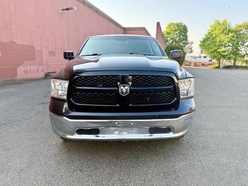 Brilliant Black Crystal Pearlcoat 2018 RAM 1500 ST