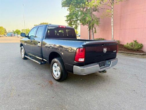 Brilliant Black Crystal Pearlcoat 2018 RAM 1500 ST